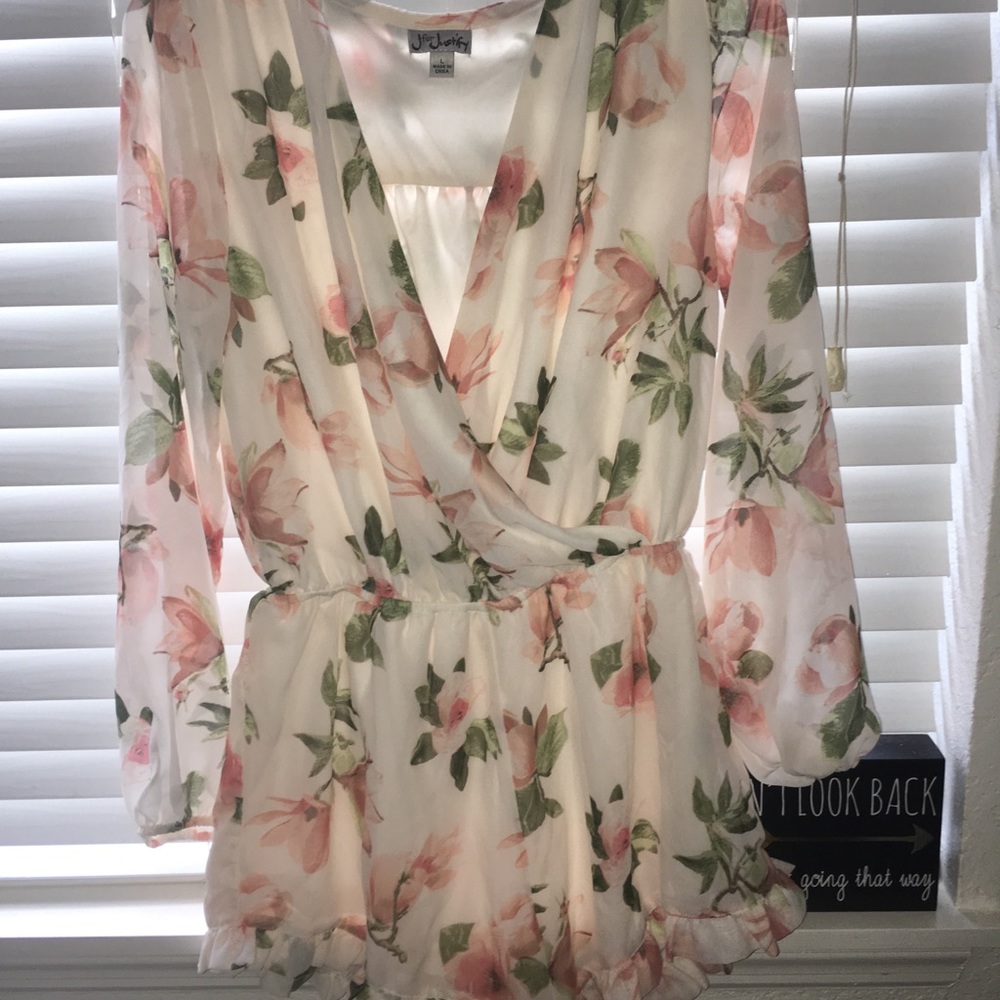 2/15🍂 Floral Romper L